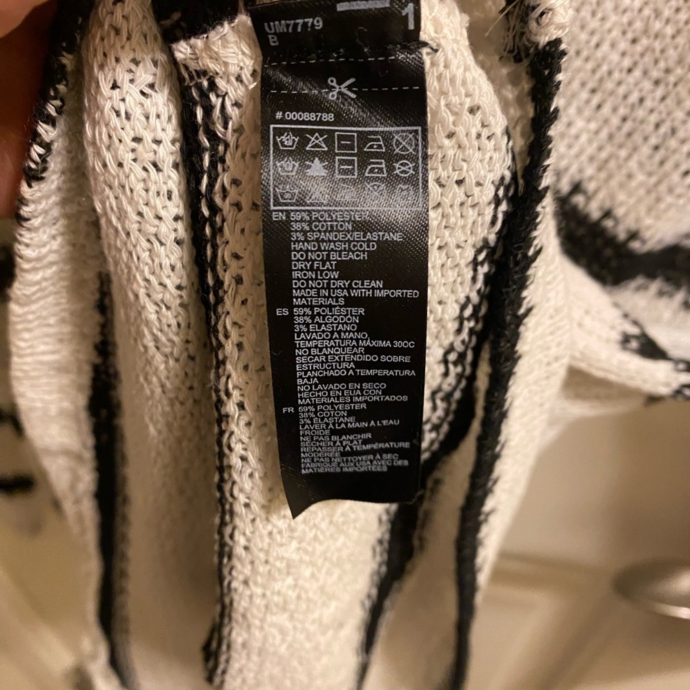 FOREVER 21 1X Sweater white with black stripe hoodie sweater 1X cover up juniors - Picture 4 of 5